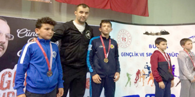 Борците на Караманци със злато и бронз от турнир в Бурса