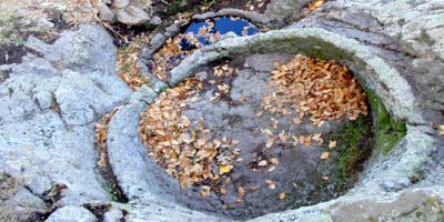 Каменни огледала ли са шарапаните край Минерални бани?