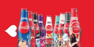 Уникална колекция бутилки, представя звездната история на Coca-Cola