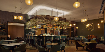 Хилтън стартира единствения по рода си коктейлен брънч в своя нов бар Regale