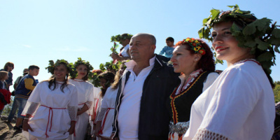 Жриците на Сабазий смачкаха гроздето на шарапаните в Минерални бани