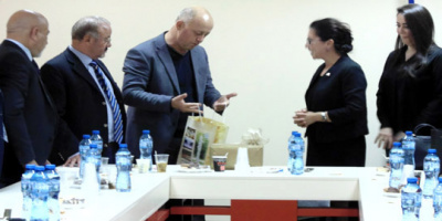 Кметът на Минерални бани разговаря с гостите от община Малтепе