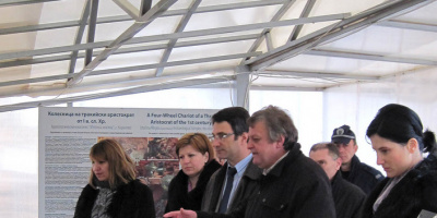 Министър Трайчо Трайков посети Източната тракийска могила в с. Караново в Деня на Археолога