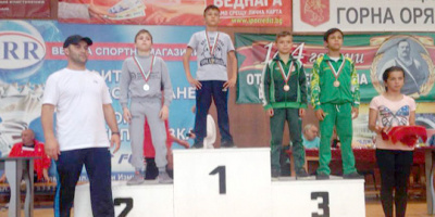 Караманци с двама републикански шампиони по борба