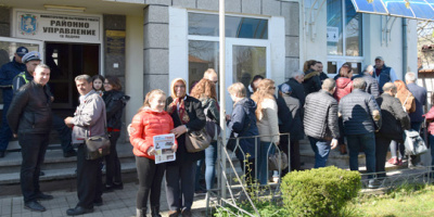 Изселници извиха опашки пред паспортната служба в Ардино