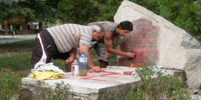 Оскверниха с фашистки свастики паметници в Симеоновград
