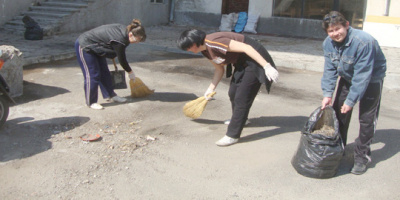 Ученици от Ардино почистиха коритото на река Ардинска 