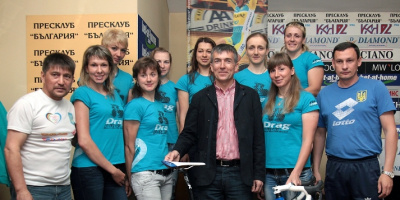 „Велосипедите DRAG са  БОМБА” Фенове могат да се състезават с шампионки по колоездене на специални велотренажори. 