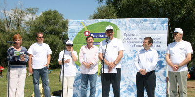 Приятели и служители на Пощенска банка чистиха Панчаревското езеро