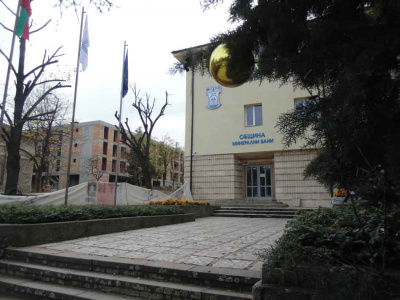 В Минерални бани определиха местата за избирателните списъци