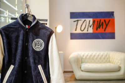 Tommy Hilfiger представи на живо колекцията си за сезон есен 2022