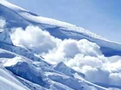 Опасност от лавини след снежната буря над Банско
