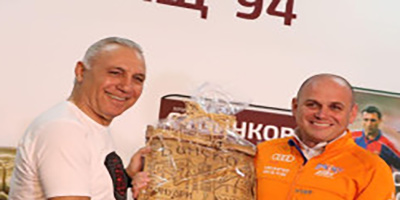 Христо Стоичков получи вечен календар от кмета на Банско