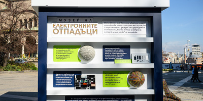 Yettel показва емблематични модели смартфони в „Музея на електронните отпадъци“