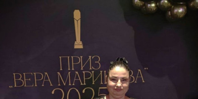 КРЪСТИНА ИВАНОВА ОТ БНР Е НОСИТЕЛЯТ НА ПЪРВИЯ ПРИЗ „ВЕРА МАРИНОВА“ 2025 В КАТЕГОРИЯ „НОВИНИ“!