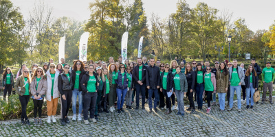 Доброволци от Кока-Кола ХБК отбелязаха 60-годишнината на Кока-Кола в България със засаждане на дървета в центъра на София