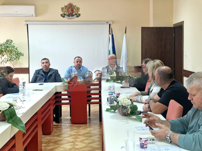 Липсата на кворум отложи извънредна сесия в Минерални бани