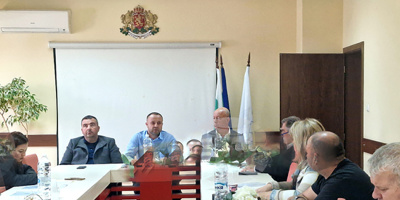 Липсата на кворум отложи извънредна сесия в Минерални бани