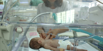Недоносените деца имат нужда от последователни действия на системно ниво