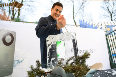 Издръжливост на ново ниво: HONOR Magic8 Lite премина през леден „тест за оцеляване“ в София