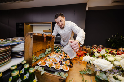 Шеф Станислав Иванов представи новата си кулинарна книга „Сладък бунт“ на ексклузивно събитие в Miele Experience Center