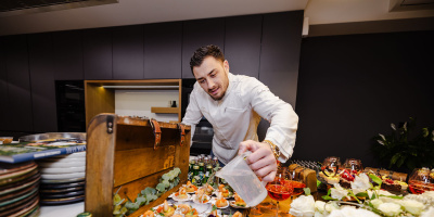 Шеф Станислав Иванов представи новата си кулинарна книга „Сладък бунт“ на ексклузивно събитие в Miele Experience Center