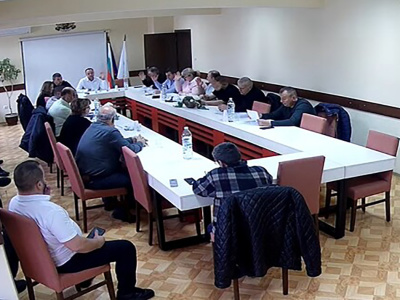 Община Минерални бани проведе извънредно заседание