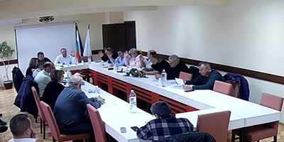 Община Минерални бани проведе извънредно заседание
