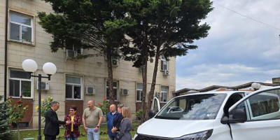 Община Чирпан закупи електрически микробус за социалните услуги