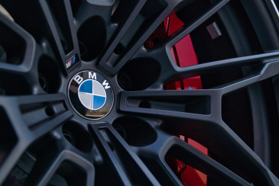 BMW продължава да задава стандартите в премиум автомобилния сегмент с иновации и устойчиво развитие