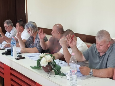 Безплатни дърва за огрев за доброволци в Минерални бани
