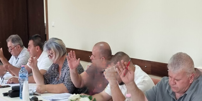 Безплатни дърва за огрев за доброволци в Минерални бани
