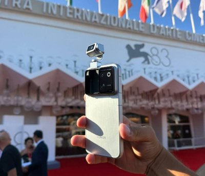 HONOR изненадващо показа Robot Phone на международния филмов фестивал във Венеция